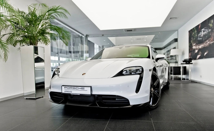 Porsche Taycan cena 529000 przebieg: 32828, rok produkcji 2020 z Złoczew małe 301